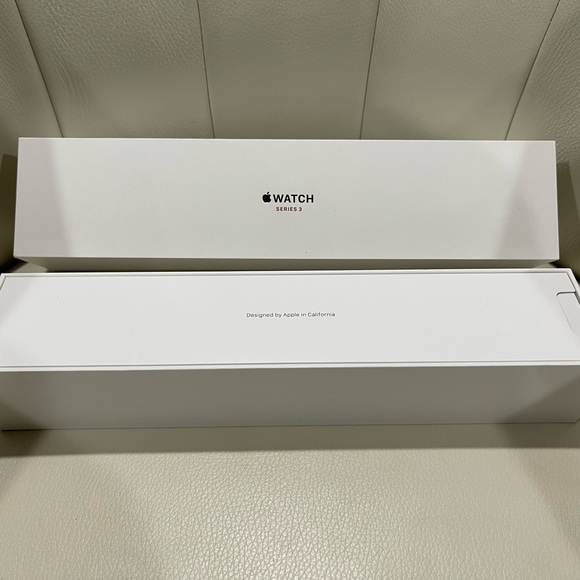 Rose Gold Apple Watch Series 3 38 MM with original band & leather band included - Picture 2 of 6